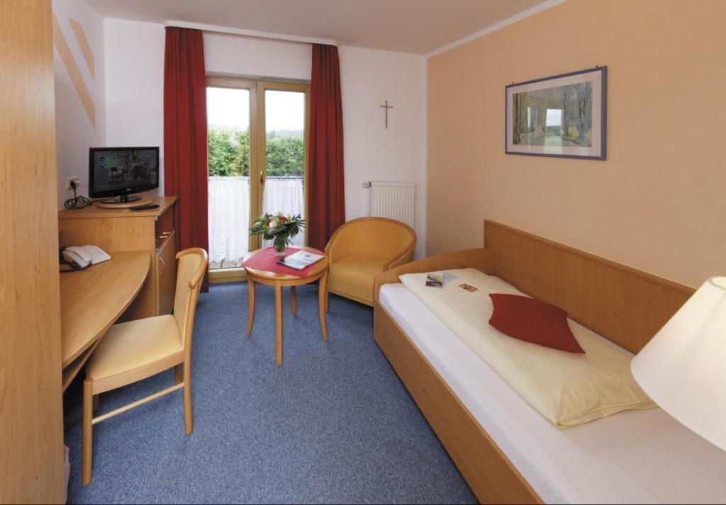 Panorama-Hotel Am See Neunburg vorm Wald Kamer foto