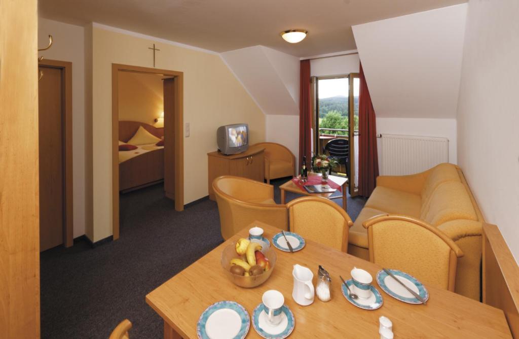 Panorama-Hotel Am See Neunburg vorm Wald Kamer foto