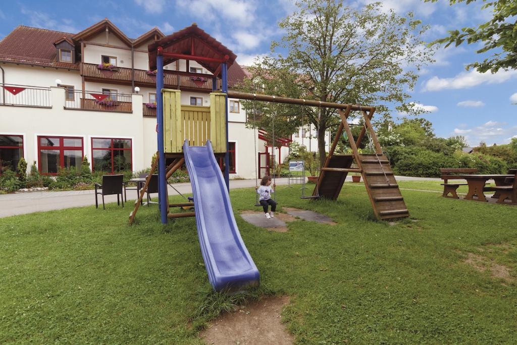Panorama-Hotel Am See Neunburg vorm Wald Buitenkant foto